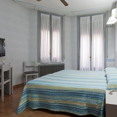 Hostal Andorra Madrid Exterior foto