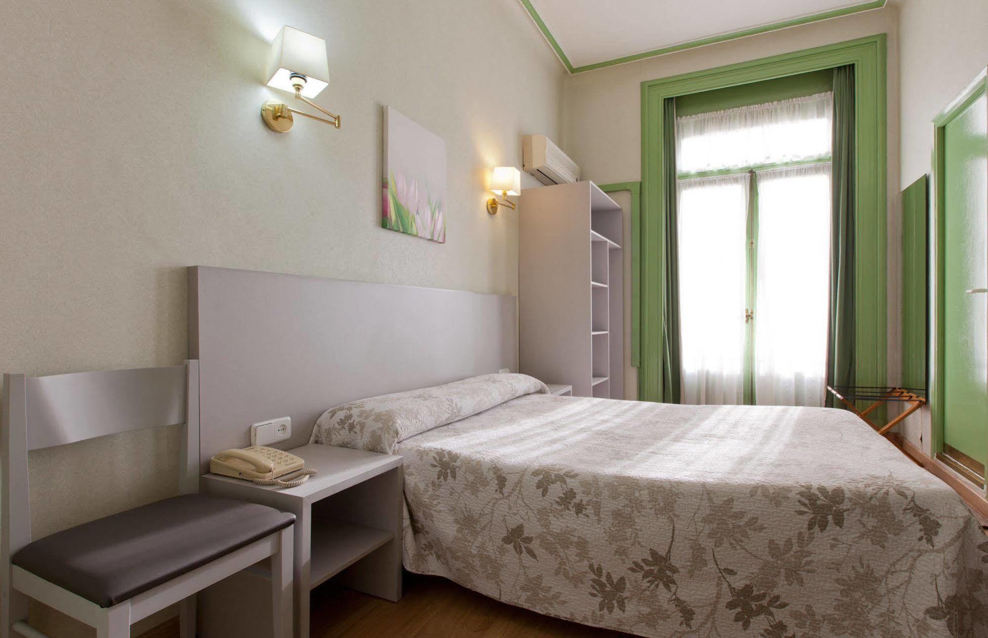 Hostal Andorra Madrid Exterior foto